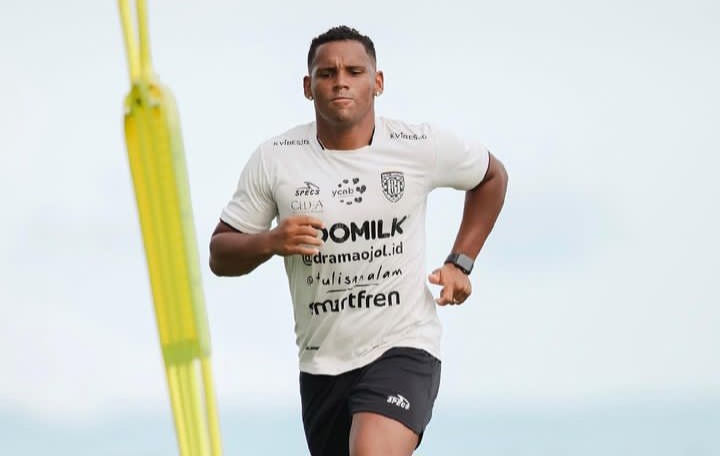 Gelandang asal Brasil, Eber Bessa saar berlatih di Bali United Trainning Center Pantai Purnama, Bali. Foto dok Bali United