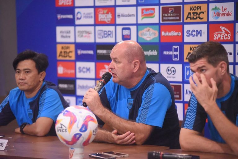 PELATih Persib, Bojan Hodak dalam press conference persiapan menghadapi laga perdana Liga 1 2024/2025. (Foto: Arief K/G-SPORTS.ID)