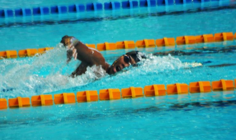 PERENANG Jawa Barat, Aflah Fadlan tengah berpacu mengejar waktu tercepat di nomor 400 meter gaya bebas putera cabang olahraga renang tertutup yang berlangsung di Kolam Renang, Selayang, Kota Medan, Sumut. (Foto : Arief K/G-SPORTS.ID)