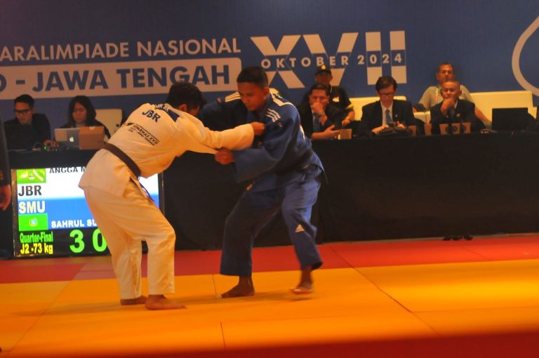 KERAS: Persaingan Peparna XVII/2024 khususnya Blind Judo sebagai cabang olahraga para penyandang tuna netra terbilang keras dan ketat. (Foto: Arief K/G-sports.id)