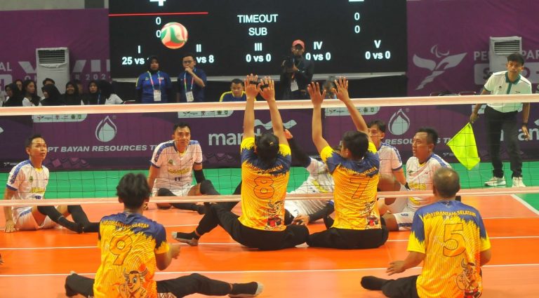 PERTAMA : Para Voli Duduk pertama kali dipertandingkan sebagai cabang olahraga resmi di Peparnas XVII/2024. (Foto: Arief K/G-sports.id)