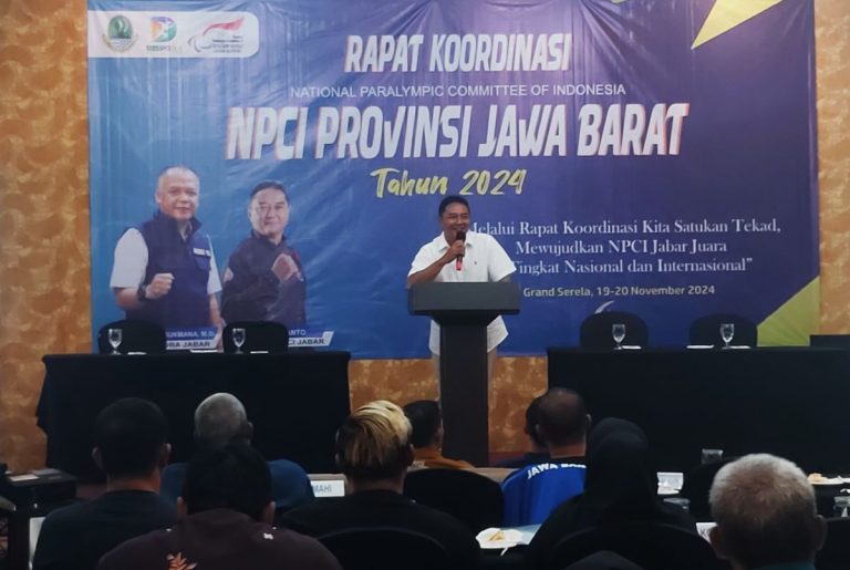 RAKOR : Ketua Umum NPCI Jawa Barat, Harri Susanto tengah memberikan sambutan dalam Rapat Koordinasi NPCI Jawa Barat , Selasa (19/11/2024) (Foto: Arief K/G-SPORTS.ID)