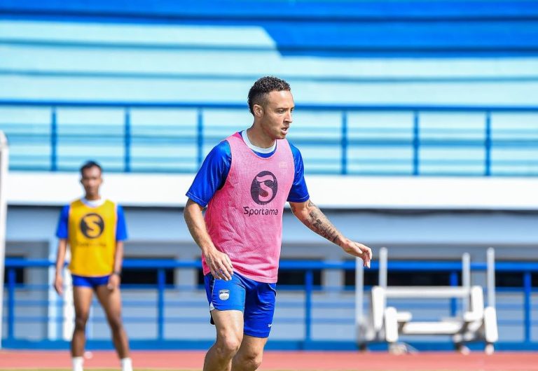 MALISON Lima dalam sebuah latihan bersama Persib. Ia terpaksa pemain asing Persib yang dipulangkan. (Foto:Arief K/G-SPORTS.ID)