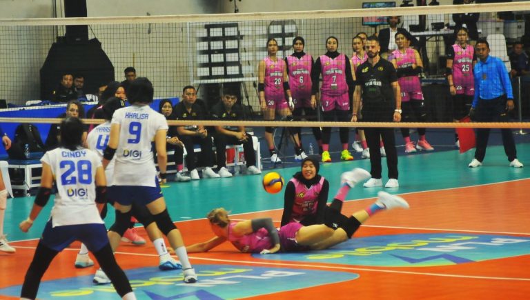 PEMAIN kunci Jakarta POPSIVO Polwan . Neri harus berjibaku dalam menghadapi tuan rumah Bandung bjb Tandamata, hari pertama Putaran II PLN Mobile Proliga 2025, Jumat (7/2/2025). (Foto: Arief NK/G-SPORTS.ID)