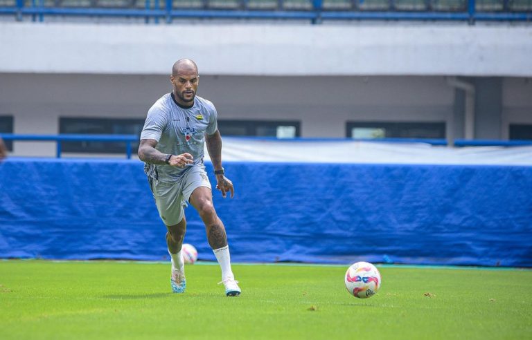 UJUNG tombak Persib, David da Silva menjalani sesi latihan di GBLA< Selasa (11/2/2025) persiapan hadapi Persija, 19 Februari 2025. (Foto: Arief K/G-SPORTS.ID)