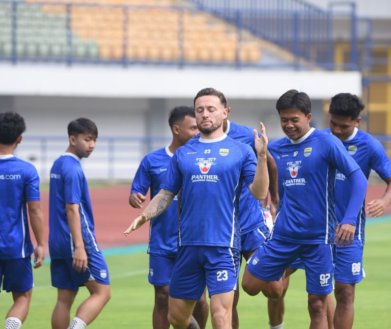 PARA pemain Persib dalam sebuah latihan. Mereka diliburkan seLama sepekan sebelum menghadapi Persebaya 1 Maret 2025. (Foto :Arief K/G-SPORTS,ID)