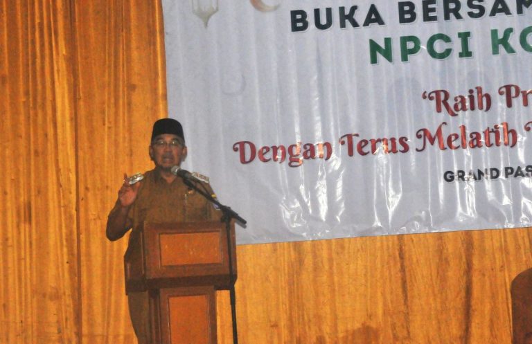 WALIKOTA Bandung, Muhammad Farhan saat menghadiri Buka Bersama dengan komunitas disabilitas dan NPCI Kota Bandung di Grand Pasundan Convention Hall, senin (24/3/2025). (Foto: Arief K/G-SPORTS.ID)