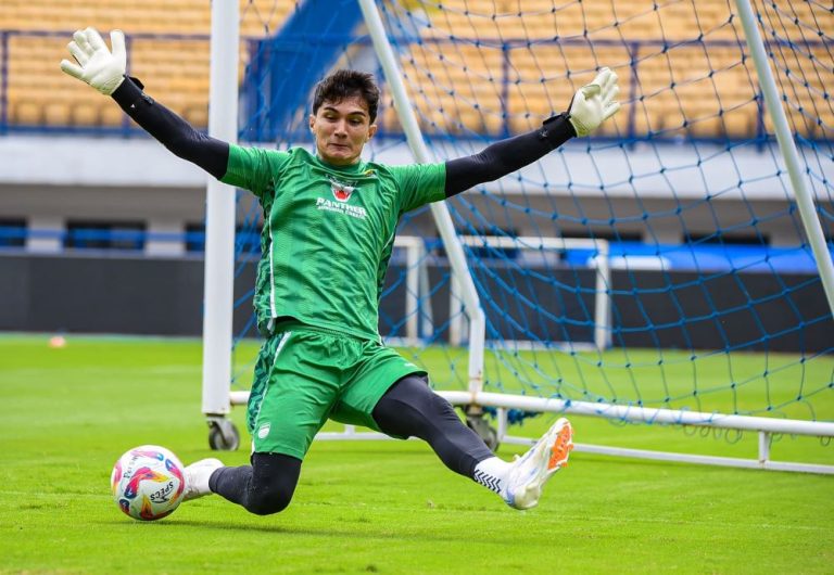 KEVIN Ray Mendoza dalam sebuah letihan bersama Persib. Kevin harus pulang ke negara untuk menjalani AFC Match Day Piala Asia melawan Maladewa. (Foto: Arief K/G-SPORTS.ID)