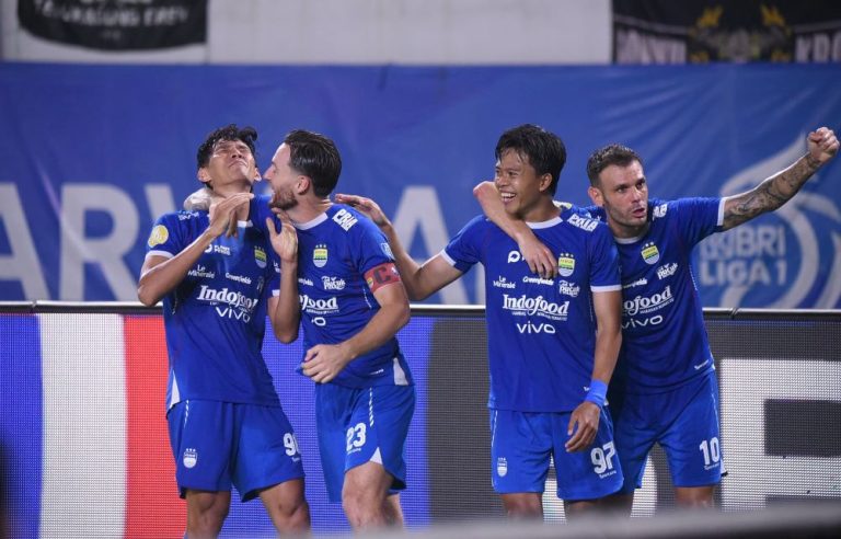 PARA pemain Persib dalam sebuah pertandingan. Persib akan kembali bertanding 11 April melawan Borneo FC. (Foto: Arief K/G-SPORTS.ID)