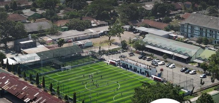 LAPANGAN sepakbola sintetis Tarantula Soccer Field dilihat melalui udara . Kini, Tarantula Soccer Filed menjadi tujuan utama komunitas sepakbola. (Foto: instagram tarantula_soccerfield/G-SPORTS.ID)