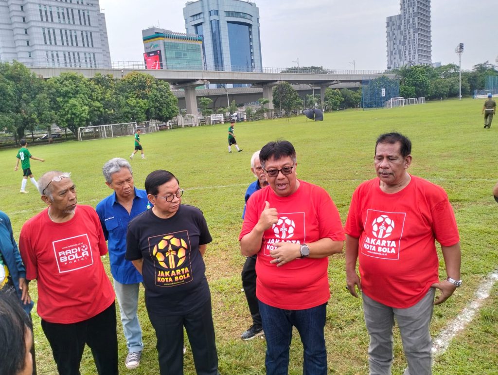 Gubernur DKI Jakarta Pramono Anung dan Chairman PSF Group memberikan keterangan kepada pers di acara seremonial pembukaan Liga Jakarta U-17 Piala Gubernur 2025, Minggu (4/5/2025) pagi WIB. (Foto: Dok G-Sports.id).