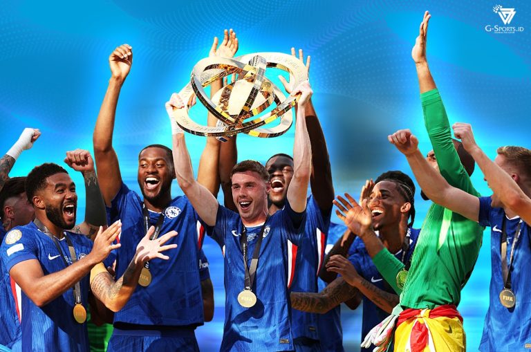 Chelsea juara Piala Dunia Antarklub 2025 setelah menang 3-0 atas Paris Saint-Germain lewat dua gol dan assist Cole Palmer (mengangkat trofi), dalam final yang digelar Senin (14/7/2025) dini hari WIB. (Foto: Twitter Cole Palmer/Grafis: Menk Karmawan/G-Sports.id).