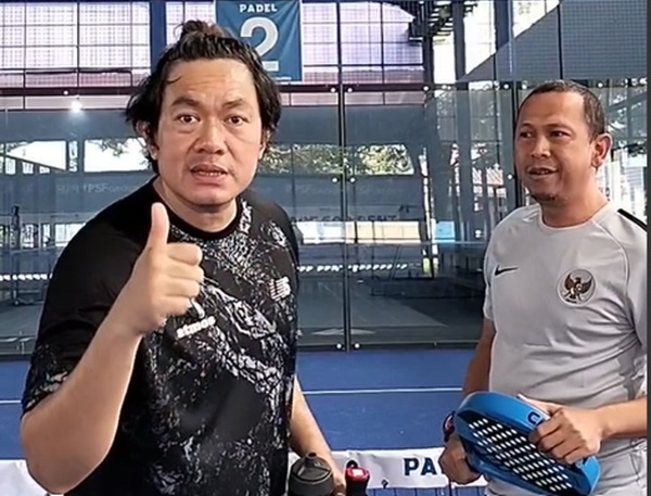 Melky Bajaj bersama Manager Persada Sport Facilities, Rachmat Priyadi di Halim Persada Sport Facilities. (Foto: Istimewa/G-Sports.id).