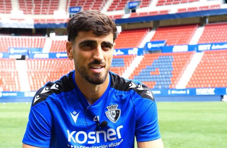 Bek CA Osasuna, Alejandro Catena, memiliki kesan mendalam tentang keindahan Bali. (Foto: La Liga).
