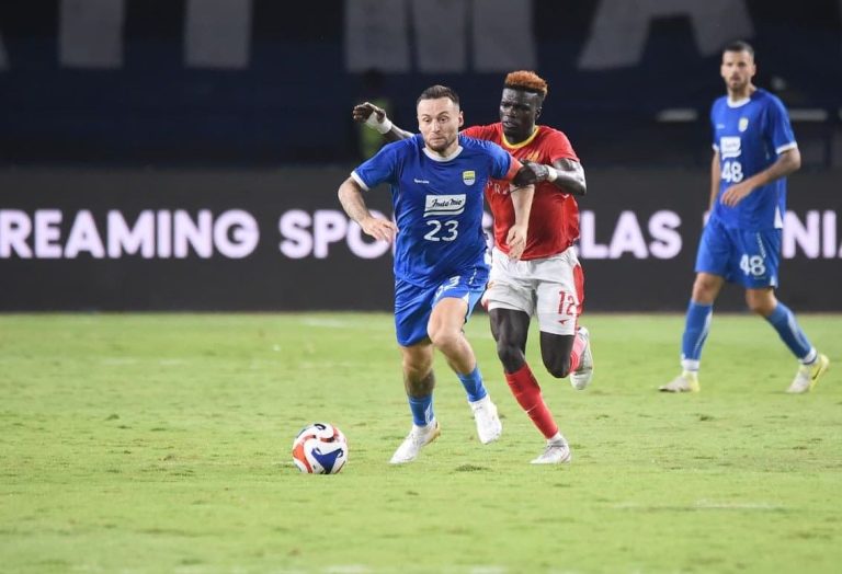 KAPTEN tim PERSIB, Marc Klok dalam penampilannya di babak playoff ACL Twi 2025/2026. (Foto: Arief K/G-SPORTS.ID)