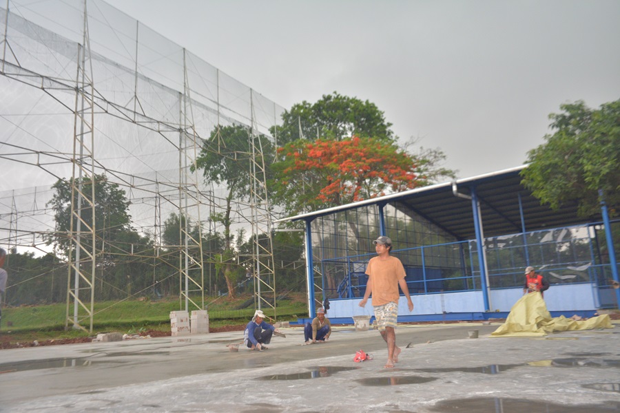 Pembangunan lapangan padel 3 dan 4 di Persada Sports Facilities, Senin (29/9/2025). (Foto: Irfan Sudrajat/G-Sports.id).