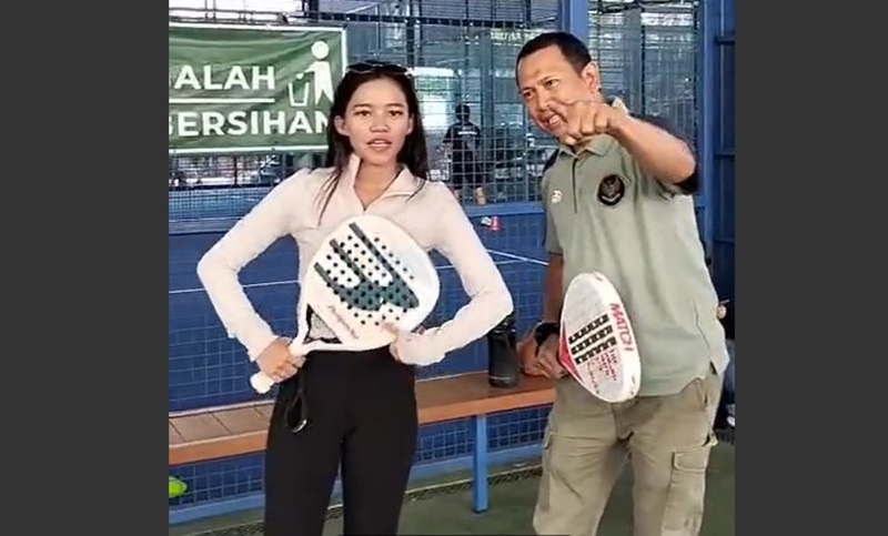 Ummi Quary bersama Manajer Persada Sport Facilities, Rachmat Priyadi. (Foto: Istimewa/G-Sports.id).