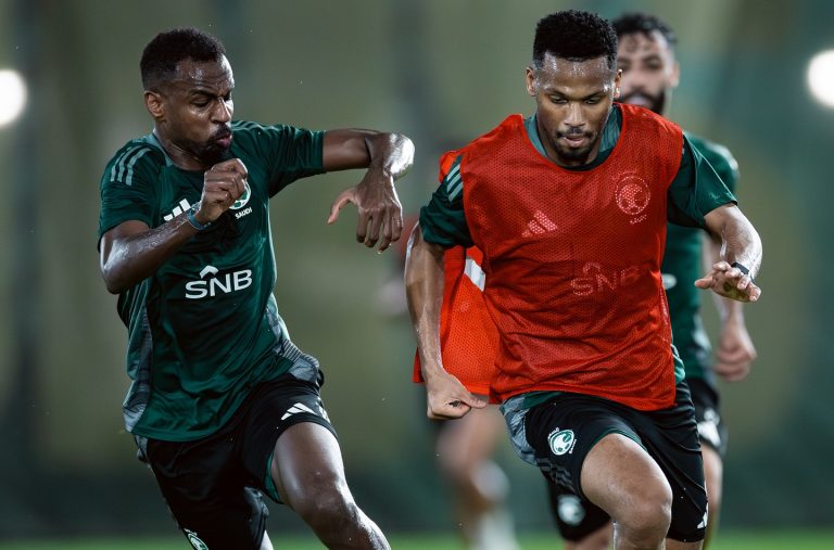 Timnas Arab Saudi menggelar latihan intensif jelang menghadapi Indonesia.
