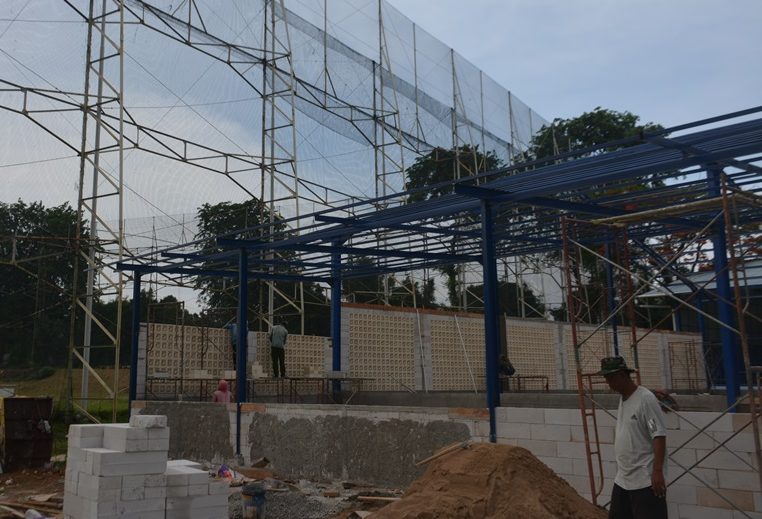 Pembangunan lapangan padel 3 dan 4 yang tempatnya bersebelahan dengan driving range. (Foto: G-Sports.id).