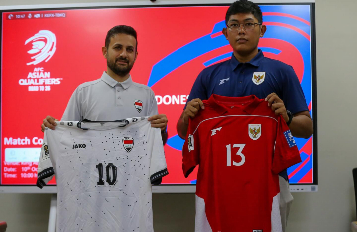 Kostum Timnas Irak dan Indonesia.