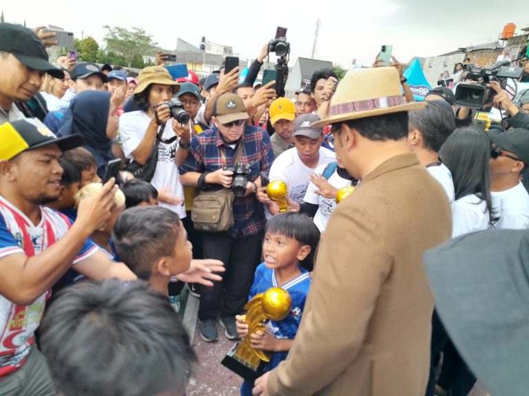 ILUSTRASI Piala Gubernur Jawa Barat yang diselenggarakan SSB UNI melahirkan juara baru an pemain terbaik. (Istimewa)