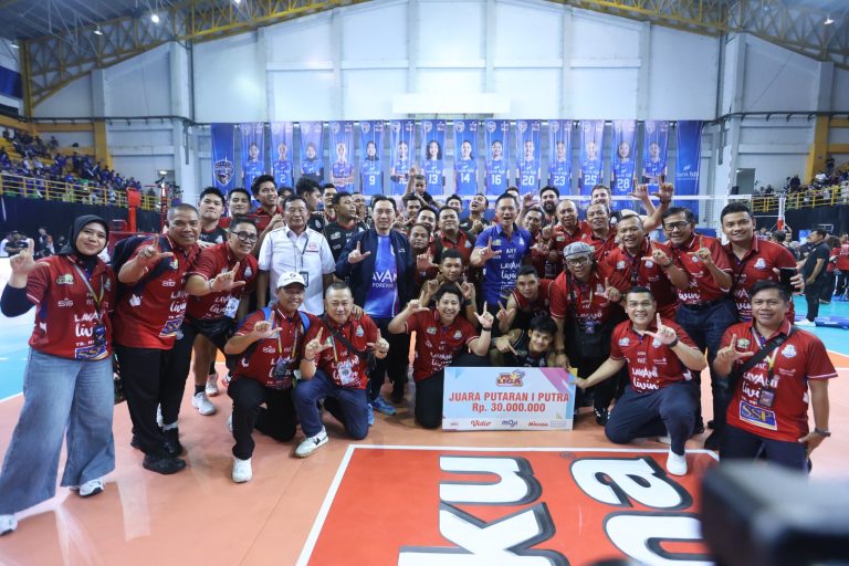 SKUAT LavAni Livin Transmedia bergembira bersama AHY usai menjadi juara putaran pertama. (Foto: Dok Proliga)