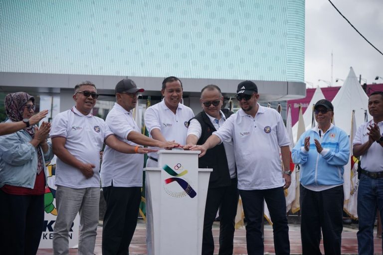 TUAN rumah, DIspora Jabar KONI Jabar bersama-sama menekan tombol tanda dimulainy Hitung Mundur Menuju PORPROV XV/2026. (Foto: Humas KONI Jabar)