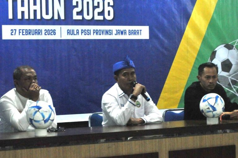PELAKSANA Tugas Sekjen PSSI Provinsi Jawa Barat, Muhammad Jailan Saputra tengah memaparkan rencana PSSI Provinsi Jawa Barat dalam Workshop yang diikuti Askab/Askot dan Klub Anggota di Gedung PSSI Provinsi Jawa Barat, Jumat (27/2/2026) (Foto: Arief K/G-SPORTS.ID)